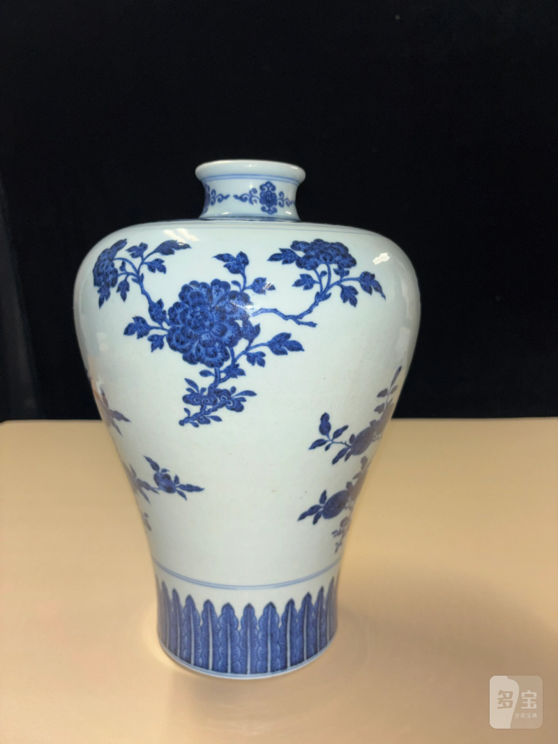 清乾隆 青花折枝三多瑞果纹梅瓶 - 图3